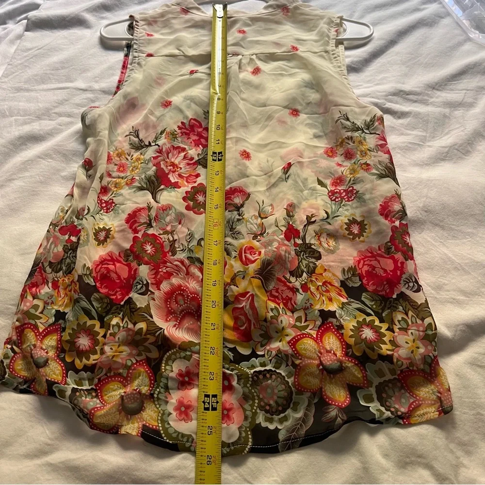 Mi Ami Francesca’s Floral Sleeveless Blouse Size Large Cream Multicolor - Picture 9 of 9